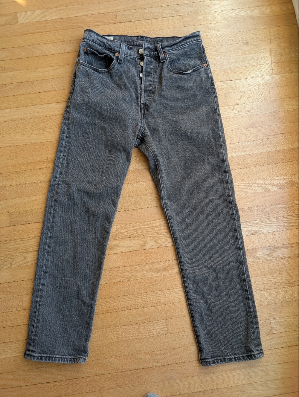 Levi’s Premium 501 Original Cropped Jeans in Grey Wash – 27